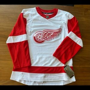 Detroit Red Wings Adidas Jersey Size 44 NWT